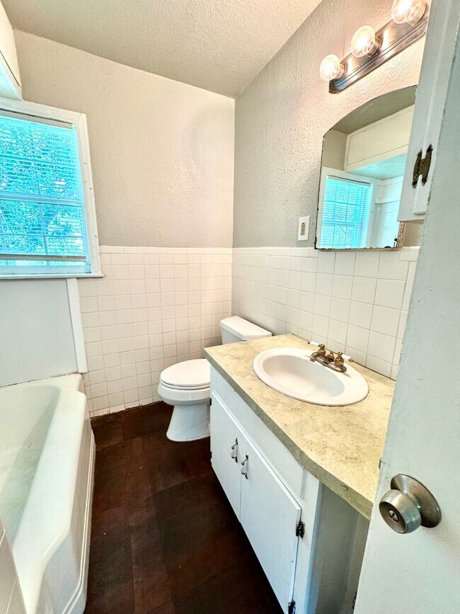 Building Photo - Eye-catching Home in Heart of Lubbock!- self showing