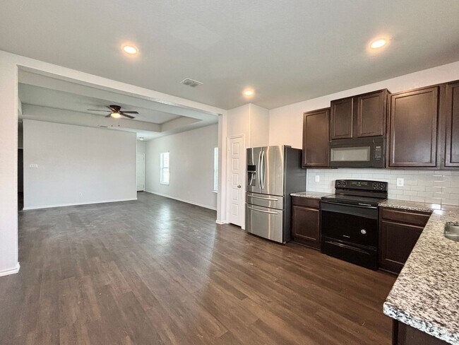 Building Photo - 1 Story Home with 4 Bedrooms!