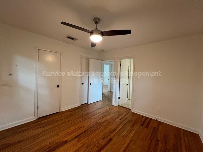 Building Photo - 3543 Bayou Blvd