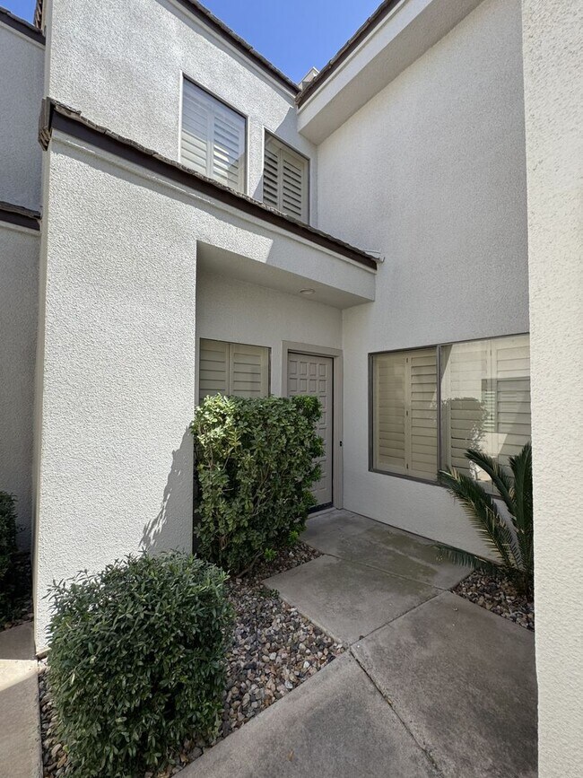 Building Photo - 7272 E Gainey Ranch Rd