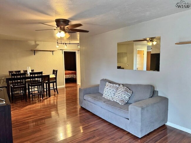 Building Photo - 405 Vaughn St