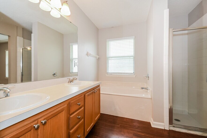 Building Photo - 3382 Westfield Dr