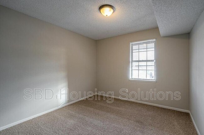 Building Photo - 16423 E 29th St