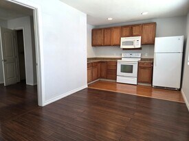 Building Photo - 513 Wolf St