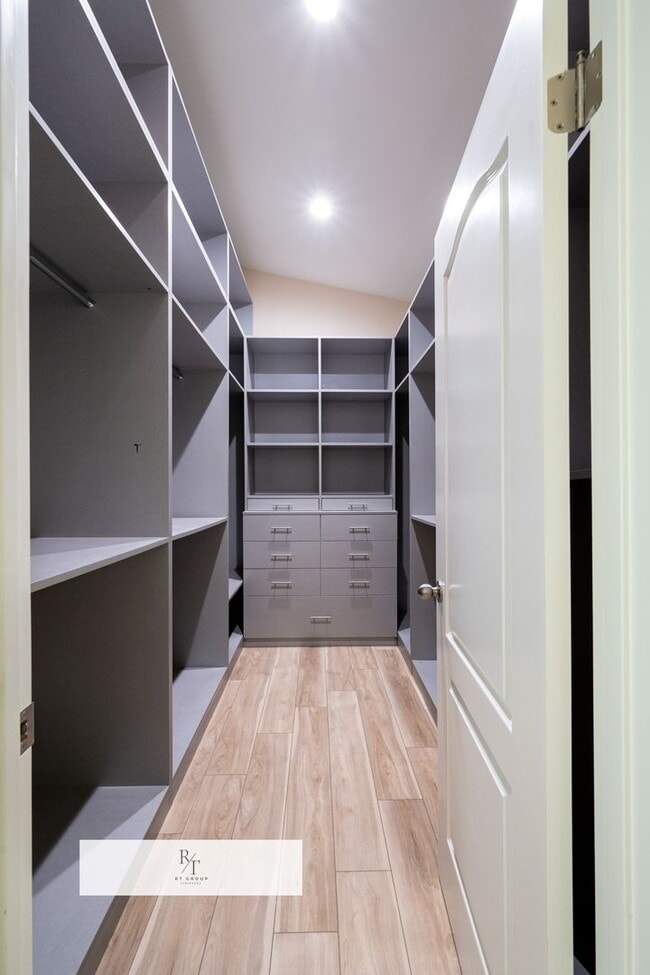 Building Photo - Stunning Remodeled Home in Walnut Valley U...