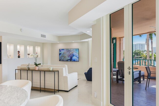 Building Photo - 100 SE 5th Ave