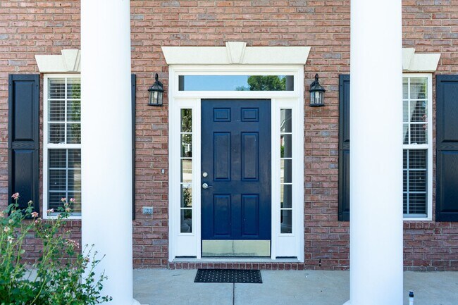 Building Photo - 724 Avrett Cir