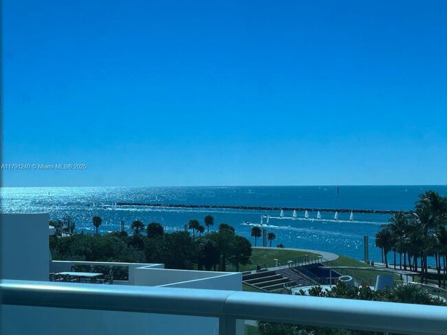 Building Photo - 100 South Pointe Dr