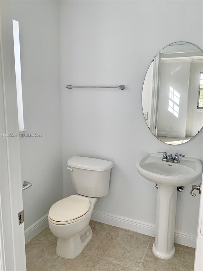 Building Photo - 218 SW 6th Pl