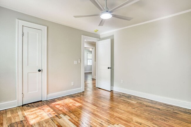 Building Photo - Renovated 2 bdrm home in East Savannah