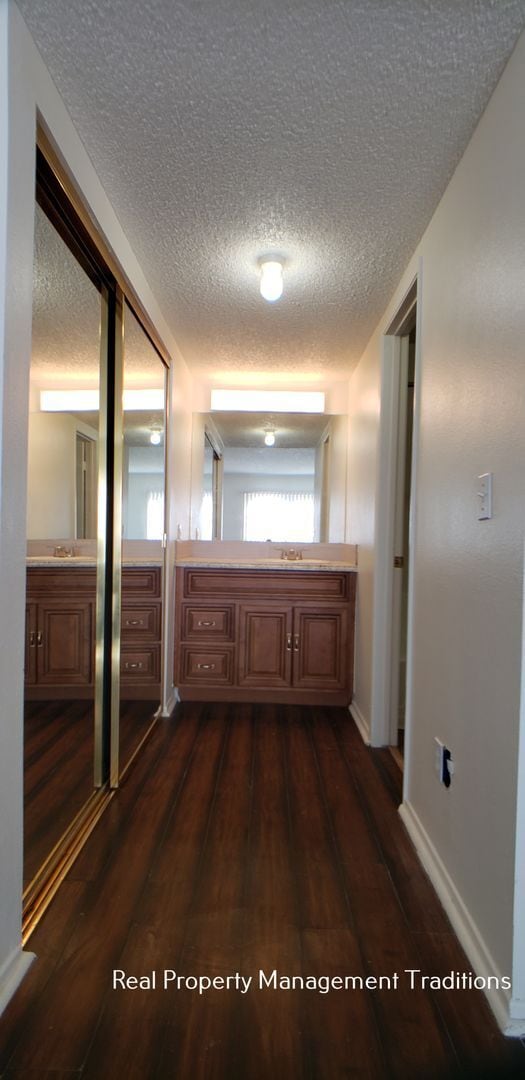 Building Photo - Cute 3 + 2 in Palmdale