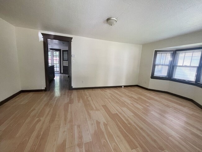 Building Photo - 4 bd/2 ba in Depot Bench