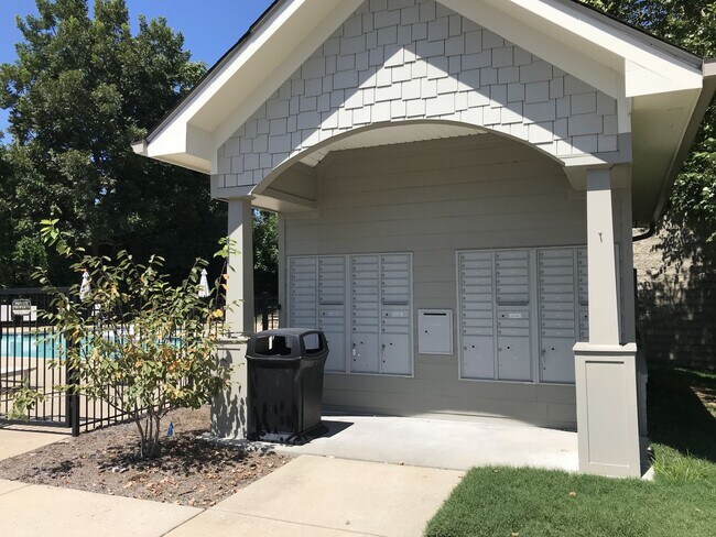 Building Photo - Charming ground-level 1 bed / 1 bath condo...