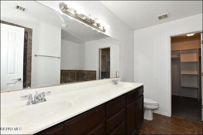 Building Photo - 1591 Hartsdale Dr