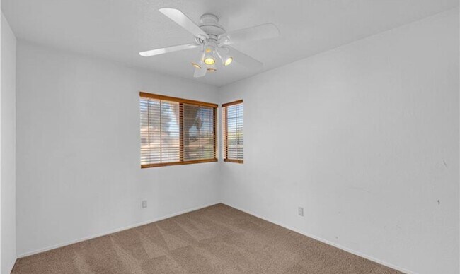 Building Photo - STUNNING 4 BEDROOM 3 BATH, 2 STORY HOME WI...