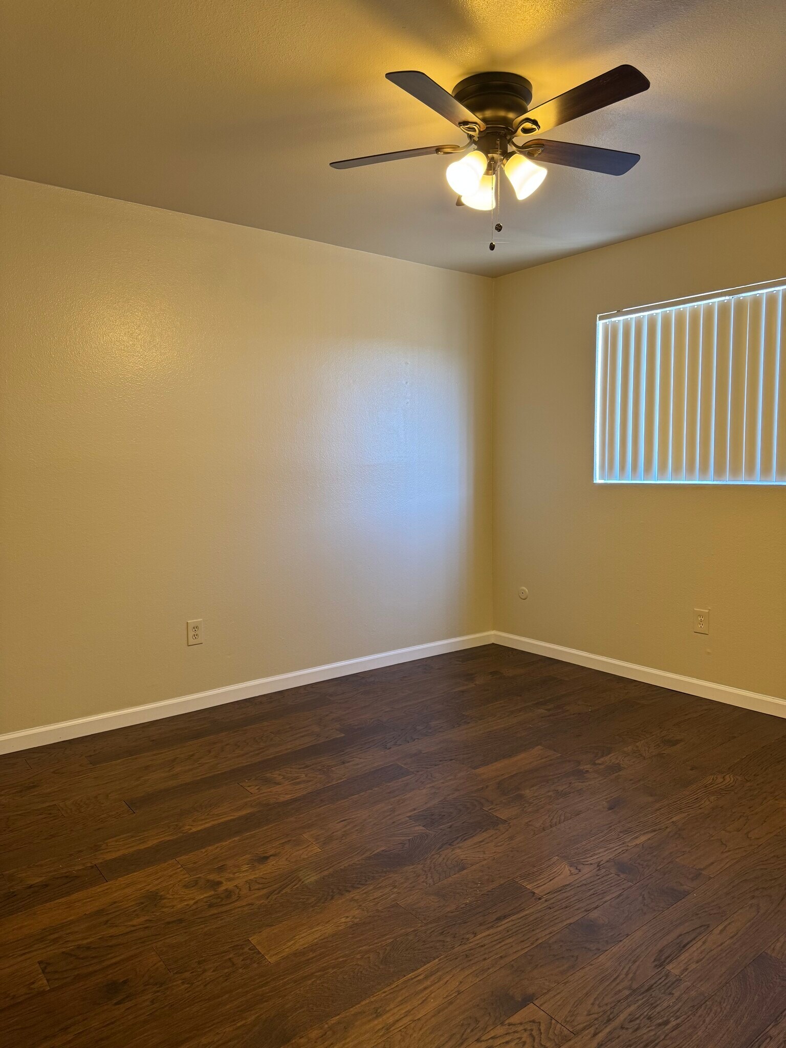 Building Photo - 3707 Hilltop Dr