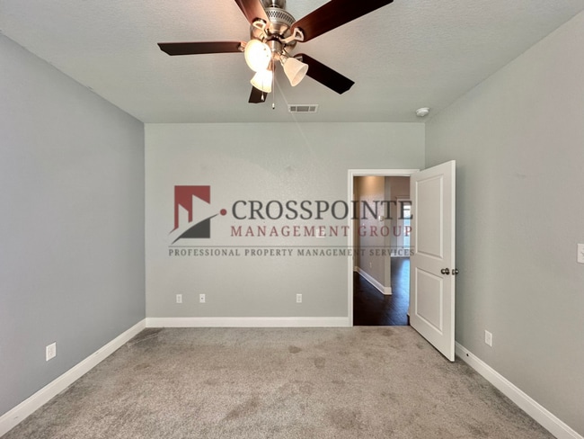 Building Photo - Stunning 3 Bed 2 Bath in South Tyler!