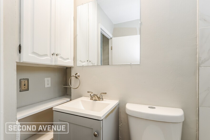 Building Photo - 9655 Manhattan Dr