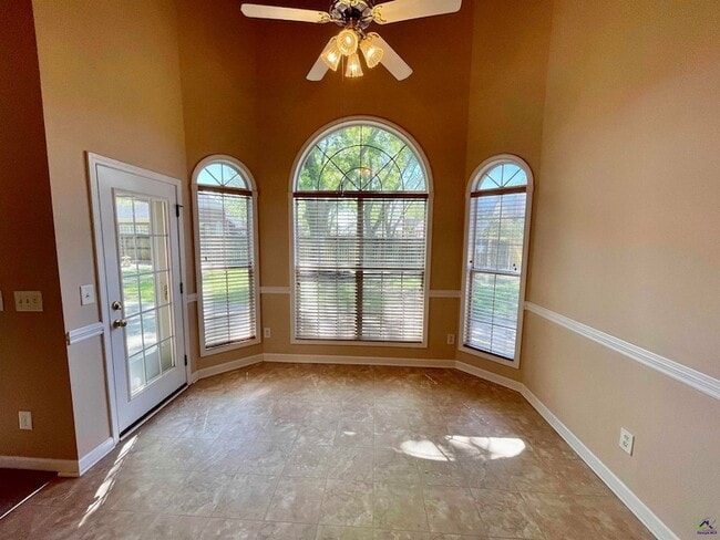 Building Photo - 103 Oros Point