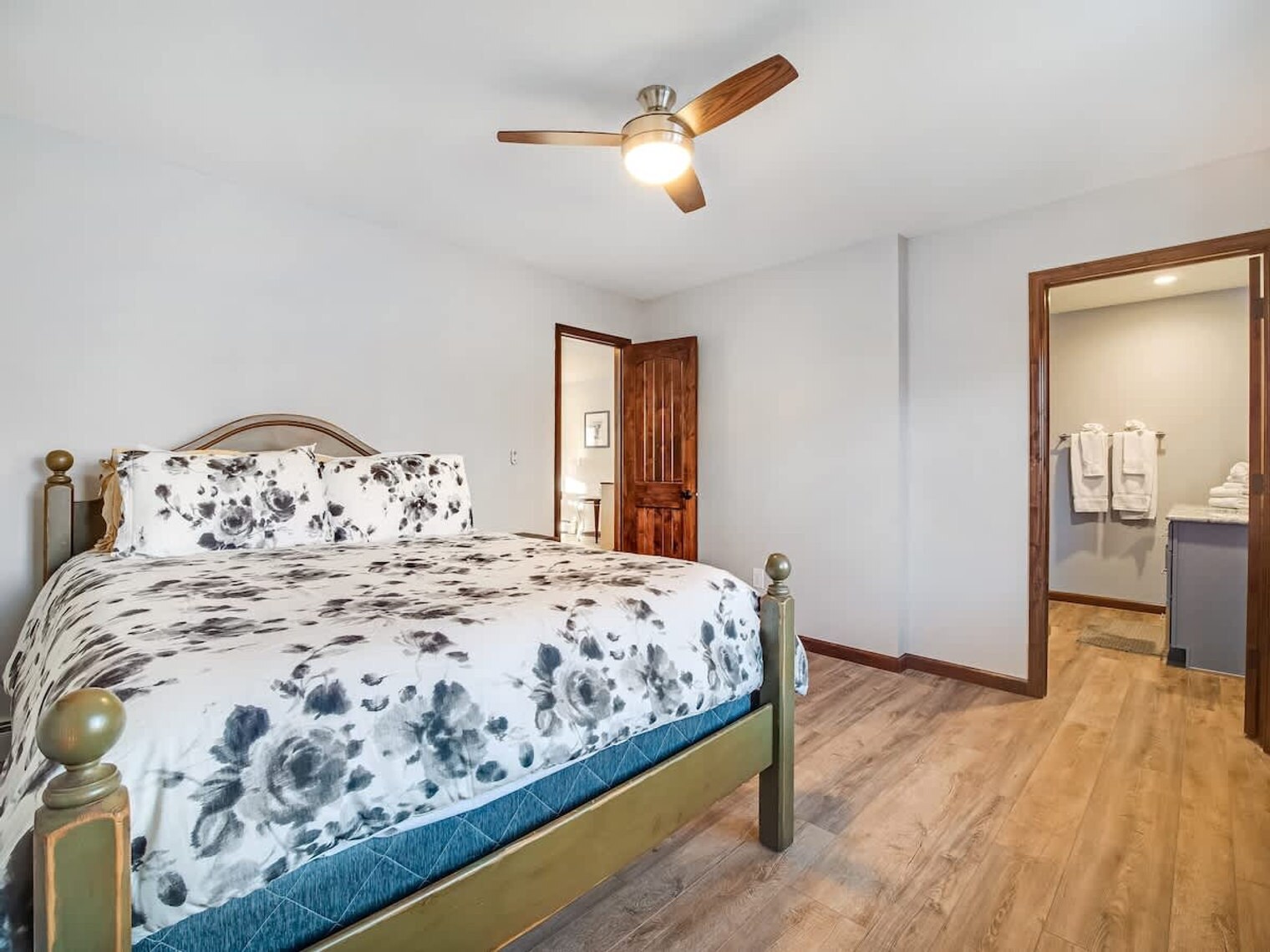 Building Photo - 743 Lagoon Dr