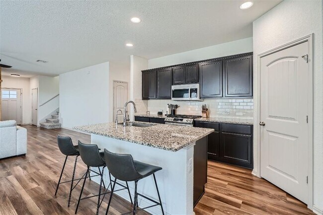 Building Photo - 124 Marienfeld Ln