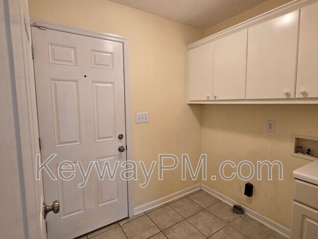 Building Photo - 5006 Fieldcrest Dr