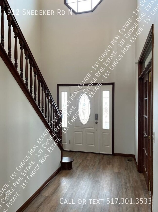 Building Photo - 912 Snedeker Rd N