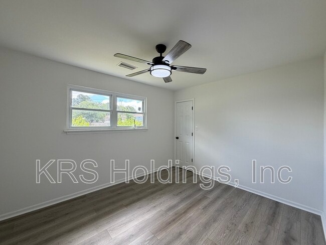 Building Photo - 1035 Tradewinds Rd