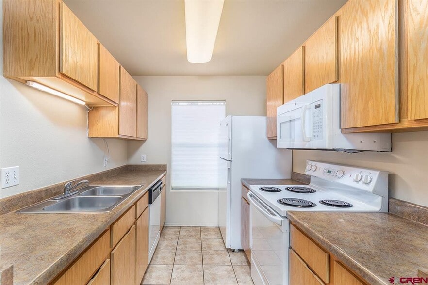 Kitchen - 1100 Goeglein Gulch