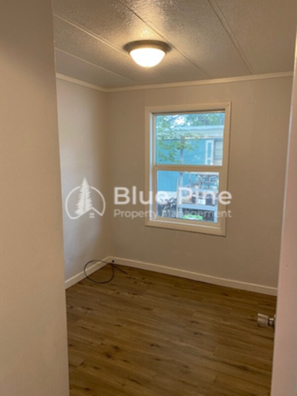 Building Photo - 925 Wilson Ave