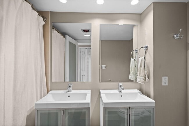 Building Photo - 1080 Wisconsin Ave NW