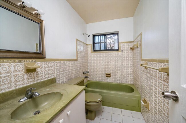 Building Photo - 201 NW 34th Ave