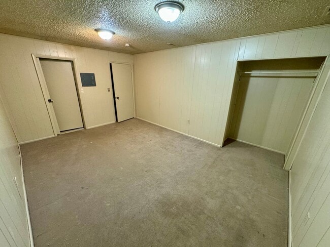 Building Photo - 3 Bedroom Townhome near BYU stadium!