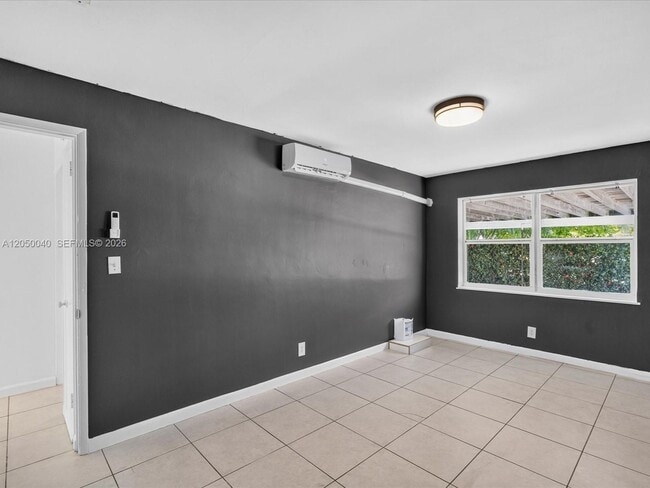 Building Photo - 2513 NE 33rd Ave