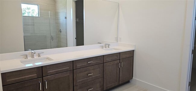 Building Photo - 2625 Waterfront Cir