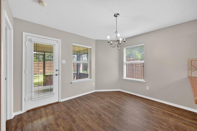 Building Photo - 3304 Glenmore Dr