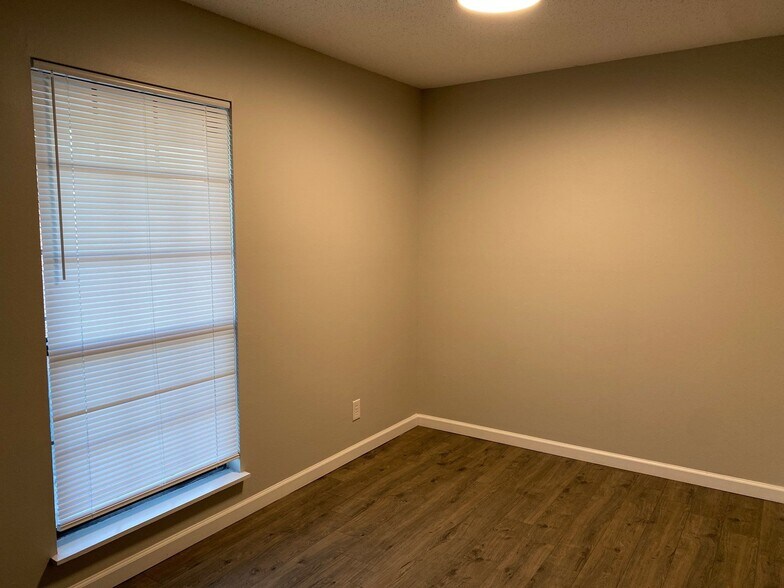 Building Photo - 36 Sta Les Cv