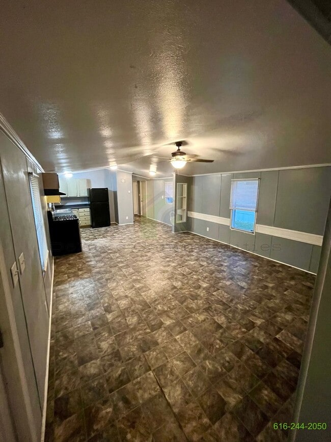 Building Photo - 3 Bedroom Mobile Home! Available NOW! Midd...