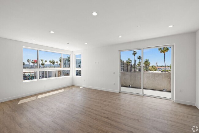 Building Photo - Beautiful Two Bedroom! 401