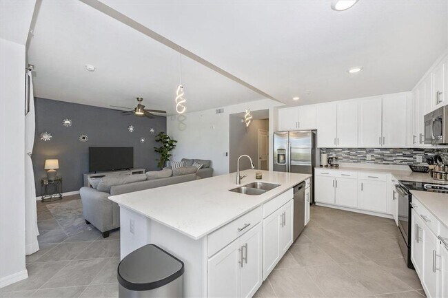 Building Photo - 12240 Wellen Golf St