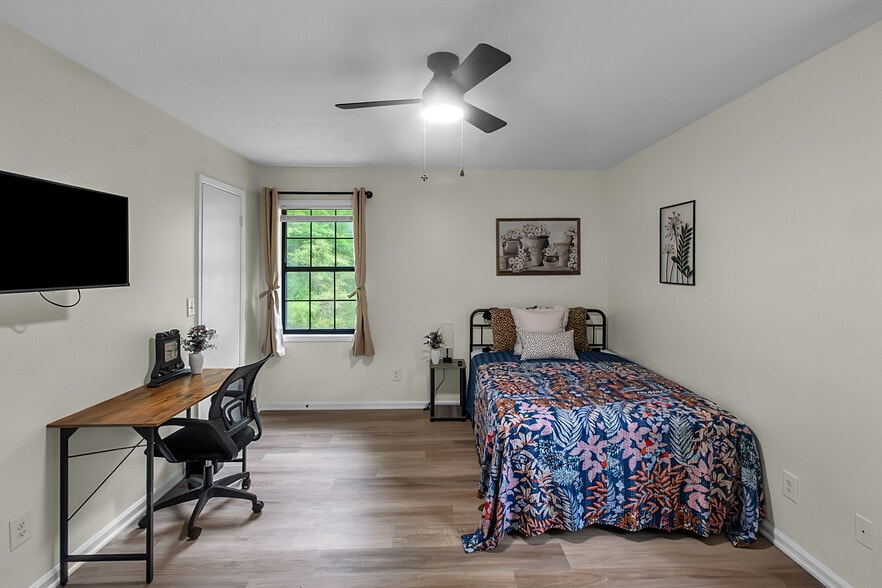 Building Photo - 1812 Wiggins Cir SW