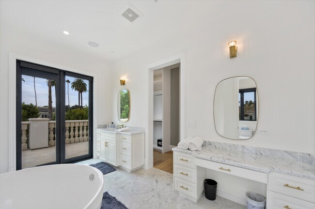 Building Photo - 517 N Camden Dr