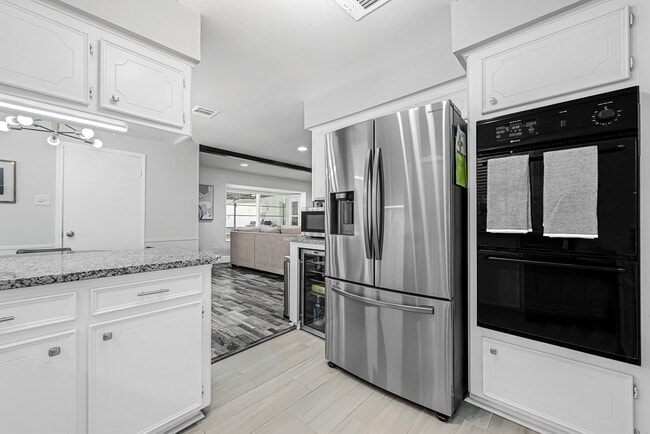 Building Photo - 25418 Tuckahoe Ln