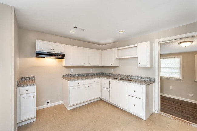 Building Photo - Charming 3-Bedroom Home in Bessemer – Act Fast!