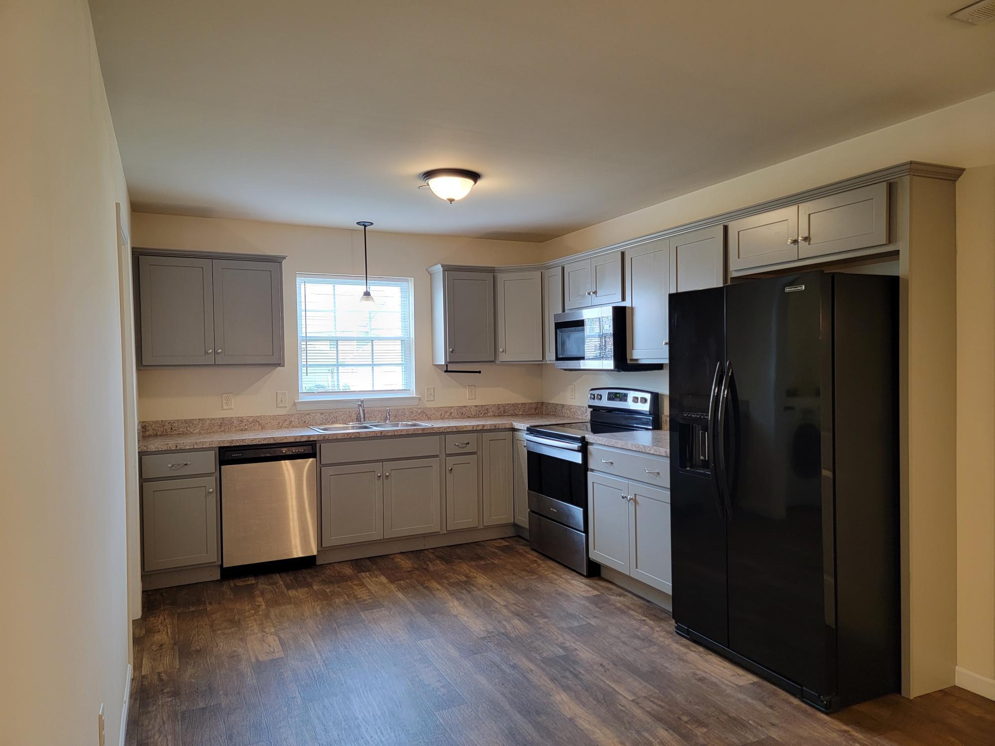 Building Photo - 726 Farmwood Ln