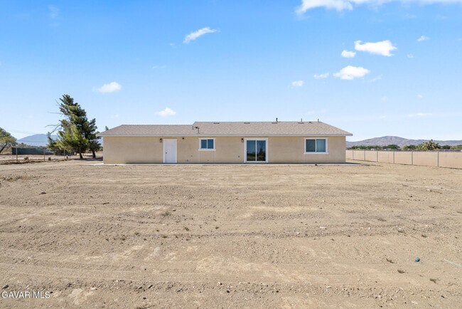 Building Photo - 627 E Ave S-8