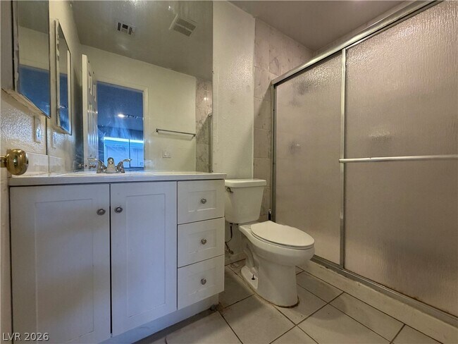 Building Photo - 5971 Vía Capri Dr