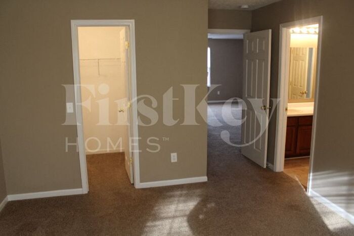 Building Photo - 8810 Scotland Dr