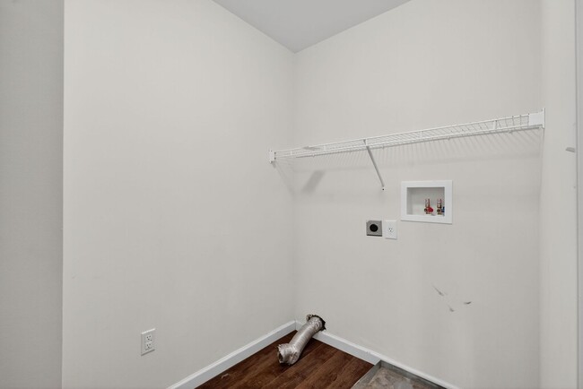 Building Photo - Charming 4-Bedroom Home in Springhurst Com...