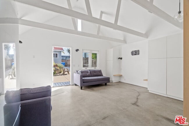 Building Photo - 949 S Muirfield Rd